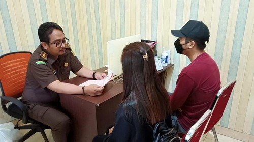 Pasutri pembuat, pemeran dan penjual video seks dilimpahkan oleh penyidik Subdit V Tipid Siber Ditreskrimsus Polda Bali ke JPU Kejari Gianyar.