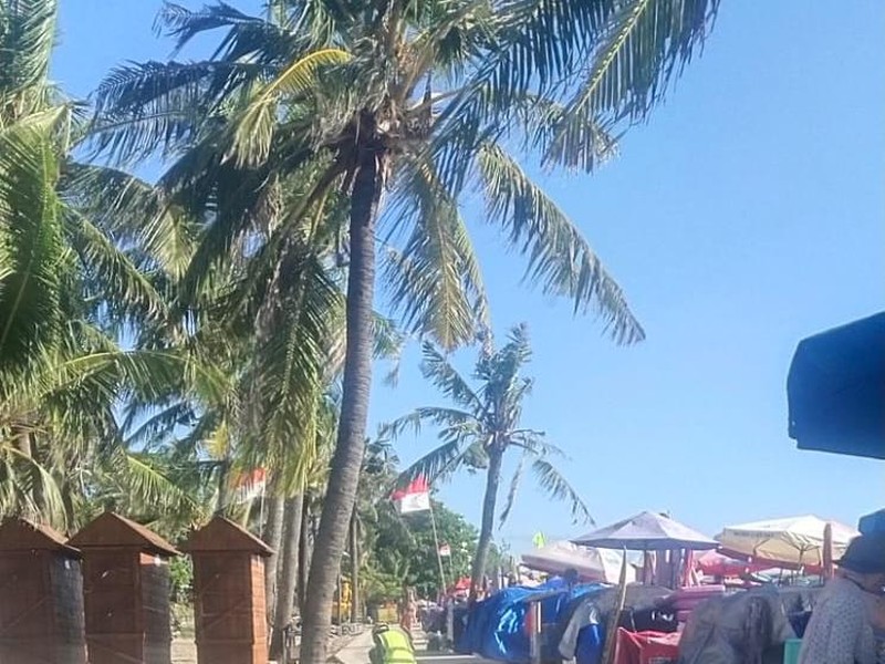 Penataan Pantai Samigita, area segmen 1 berupa bangunan kuliner sampai dengan penataan parkir dan renovasi bangunan nelayan serta toilet existing.