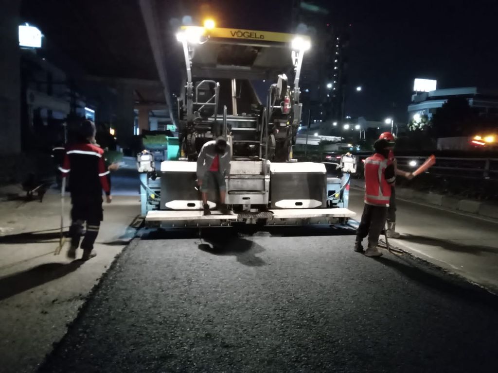 Pengerjaan perbaikan Jl MT Haryono-Gatot Subroto