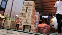 Saat ini Pemprov DKI Jakarta sudah mengirimkan bantuan berupa makanan dan minuman instan ke posko kebakaran.