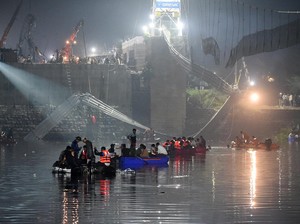 7 Hal yang Perlu Diketahui dari Ambruknya Jembatan Gantung India
