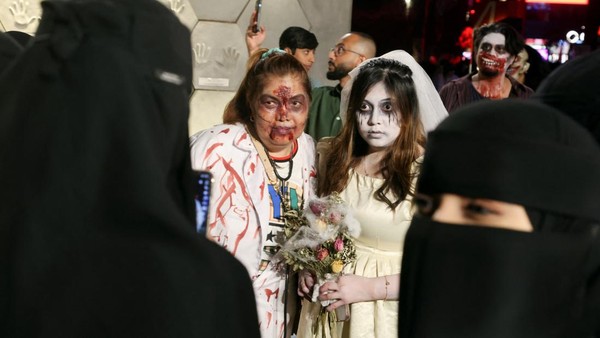 Perubahan kebijakan itu terjadi setelah Putra Mahkota Mohammed bin Salman naik tahta pada 2015. Sejak itu, ia mulai menghilangkan dan menghapus sejumlah larangan, termasuk salah satunya peringatan Halloween.