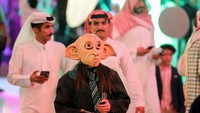 Warga berkumpul di Boulevard Riyadh yang disulap menjadi tempat penyelenggaran Pekan Menyeramkan/Scary Event, memakai berbagai kostum sesuai tema acara. Pengunjung bisa masuk gratis ke Boulevard dengan syarat harus memakai kostum mengerikan.