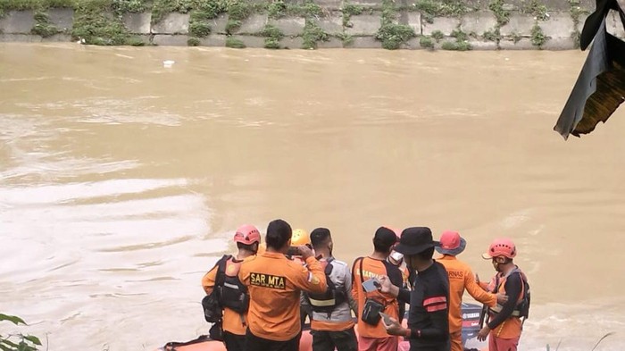 Asik Mandi, Remaja Perantau Hanyut di Sungai Deli Medan
