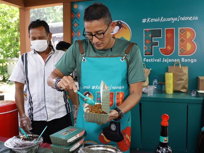 Sandiaga Uno Mampir ke Festival Kuliner, Begini Gayanya Sandiaga Uno Mampir ke Festival Kuliner, Begini Gayanya