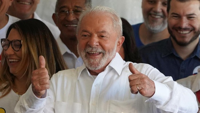 Brazils former President and presidential candidate Luiz Inacio Lula da Silva reacts as he holds a news conference after casting his vote during the presidential election, in Sao Bernardo do Campo, on the outskirts of Sao Paulo, Brazil October 30, 2022. REUTERS/Mariana Greif