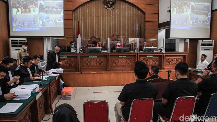 Bharada Richard Eliezer menjalani sidang lanjutan kasus pembunuhan Brigadir Yosua Hutabarat di Pengadilan Negeri Jakarta Selatan, Senin (31/10/2022). Asisten rumah tangga (ART) Ferdy Sambo, Susi dihadirkan sebagai saksi dalam sidang lanjutan tersebut.