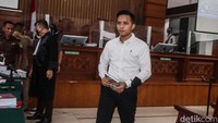 Sebelumnya, Bharada E didakwa bersama-sama dengan Ferdy Sambo melakukan pembunuhan berencana terhadap Brigadir Nopriansyah Yosua Hutabarat.