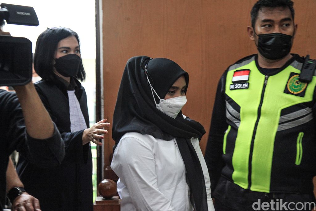 Bharada Richard Eliezer menjalani sidang lanjutan kasus pembunuhan Brigadir Yosua Hutabarat di Pengadilan Negeri Jakarta Selatan, Senin (31/10/2022). Asisten rumah tangga (ART) Ferdy Sambo, Susi dihadirkan sebagai saksi dalam sidang lanjutan tersebut.