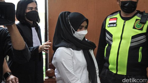 Bharada Richard Eliezer menjalani sidang lanjutan kasus pembunuhan Brigadir Yosua Hutabarat di Pengadilan Negeri Jakarta Selatan, Senin (31/10/2022). Asisten rumah tangga (ART) Ferdy Sambo, Susi dihadirkan sebagai saksi dalam sidang lanjutan tersebut.