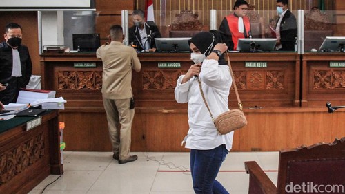 Bharada Richard Eliezer menjalani sidang lanjutan kasus pembunuhan Brigadir Yosua Hutabarat di Pengadilan Negeri Jakarta Selatan, Senin (31/10/2022). Asisten rumah tangga (ART) Ferdy Sambo, Susi dihadirkan sebagai saksi dalam sidang lanjutan tersebut.