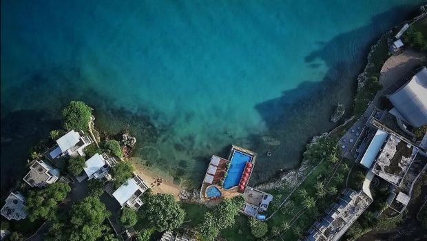 Tanjung Kodok semakin populer dengan keberadaan Tanjung Kodok Beach Resort. Tanjung Kodok Beach Resort merupakan hotel bintang 3 yang letaknya berbatasan dan berhadapan langsung dengan perairan laut Jawa. Hotel ini dekat dengan Wisata Bahari Lamongan.