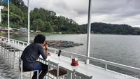 Pelanggan di sini banyak juga yang berasal dari luar kota. Mayoritas akan datang pada akhir pekan, mulai dari anak muda hingga keluarga. Foto: Putu Intan/detikcom