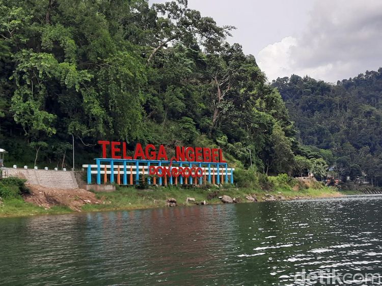 Potret Telaga Ngebel yang Konon Dihuni Naga Raksasa