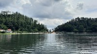 Telaga Ngebel merupakan destinasi wisata kebanggaan Ponorogo. Lokasinya di kaki Gunung Wilis, sekitar 23 kilometer dari pusat Kota Ponorogo. Foto: Putu Intan/detikcom