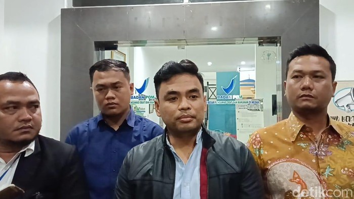 Tim kuasa hukum Unibebi saat memberikan keterangan di BPOM