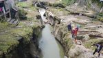 Potret Tim SAR Cari Bocah Tenggelam di Sungai Ciliwung Bogor