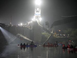 9 Orang Ditangkap Usai Ambruknya Jembatan Gantung di India