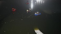 Lima puluh personel angkatan laut dan 30 angkatan udara dipanggil untuk membantu bersama dengan tim penanggulangan bencana nasional untuk melacak korban hilang, kata pemerintah dalam sebuah pernyataan.   