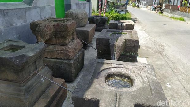 Yoni di Kantor Desa Banyuwangi, Kecamatan Bandongan, Kabupaten Magelang, Senin (31/10/2022).