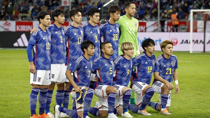 DUSSELDORF - (Top Row LR) Takumi Minamino of Japan, Miki Yamane of Japan, Ao Tanake of Japan, Shogo Taniguchi of Japan, Shuto Machino of Japan, Japan goalkeeper Daniel Schmidt (Front row LR) Gaku Shibasaki of Japan, Yuto Nagatomo of Japan , Kyogo Furuhashi of Japan, Kaoru Mitoma of Japan, Ritsu Doan of Japan during the Japan-Ecuador International Friendly Match at Dusseldorf Arena on September 27, 2022 in Dusseldorf, Germany. ANP | Dutch Height | Maurice van Steen (Photo by ANP via Getty Images)