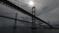 Masih di Amerika Serikat, jalan tol atas air terpanjang selanjutnya adalah Chesapeake Bay yang dibuka pada 1952. Memiliki panjang 24,140 kilometer, pembangunan jalan tol ini menelan biaya sebesar Rp 9,2 triliun. (Matt McClain/Getty Images)