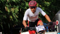Zainal Fanani (707) dan peserta lainnya adu cepat di JPM Kayu Putih Bike Park, Pondok Cabe, Tangerang Selatan, Minggu (30/10/2022).