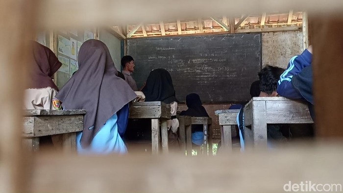 Aktivitas belajar si SD Cianjur