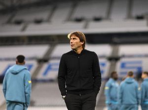 Neville: Antonio Conte Akan Persembahkan Trofi untuk Spurs