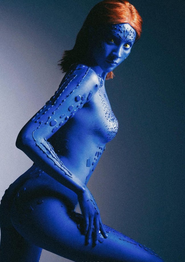 Tak ingin menyia-nyiakan riasan Halloweennya itu, Anya Geraldine lantas melakukan pemotretan bersama fotografer Winston Gomez. Melalui akun Instagram pribadinya, Anya pun membagikan hasil-hasil pemotretan dirinya ketika cosplay menjadi Mystique. Foto: Instagram/@anyageraldine