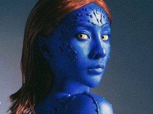 Adu Gaya Kim Kardashian & Anya Geraldine Cosplay Jadi Mystique saat Halloween