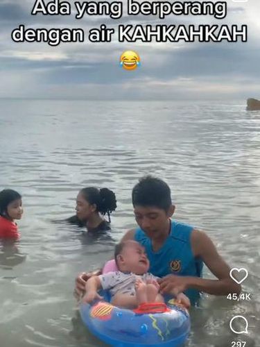 Beredar viral seorang bayi yang sedang tidur pulas seperti di tengah laut jadi sorotan warganet.