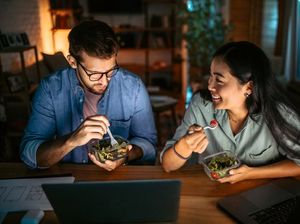 Capek Kerja? Konsumsi 5 Makanan Ini untuk Kembalikan Energi