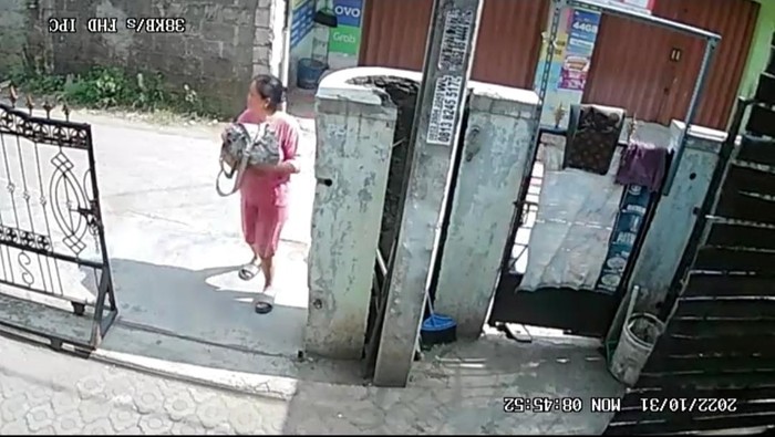 CCTV lokasi penemuan bayi di Kecamatan Gunung Putri, Kabupaten Bogor.