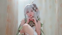 Nahida merupakan Dendro Archon, Dewa dengan kekuatan Dendro. Begini potret Clarissa Punipun sebagai Nahida. (Foto: dok. Instagram @punipun7) 