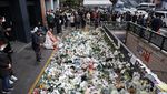 TKP Tragedi Halloween Itaewon Dipenuhi Karangan Bunga