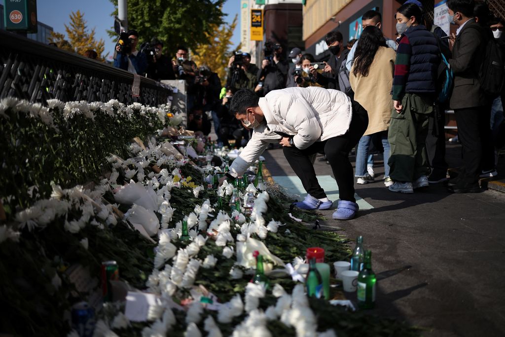 Mourners attend a floral tribute near the scene of a crowd crush that happened during Halloween festivities, in Seoul, South Korea, November 1, 2022. REUTERS/Kim Hong-Ji