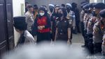 Dikawal dan Diborgol, Putri Candrawathi Tiba di PN Jaksel