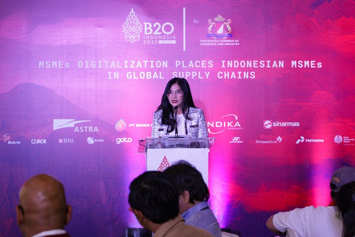 Direktur Sampoerna Elvira Lianita memberikan sambutan dalam webinar hasil kolaborasi Business 20 (B20) Indonesia, KADIN, dan Bisnis Indonesia, Sampoerna bertajuk ‘Digitalisasi UMKM Tempatkan UMKM Indonesia di Rantai Pasok Global’ pada Jumat (28/10).