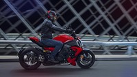 Bahasa desain Ducati Diavel V4 pada dasarnya tetap sama, Diavel masih merupakan motor penjelajah bertenaga yang berotot. Selanjutnya tangki bahan bakar yang terpahat memberikan tampilan yang berani pada motor ini. Foto: Ducati