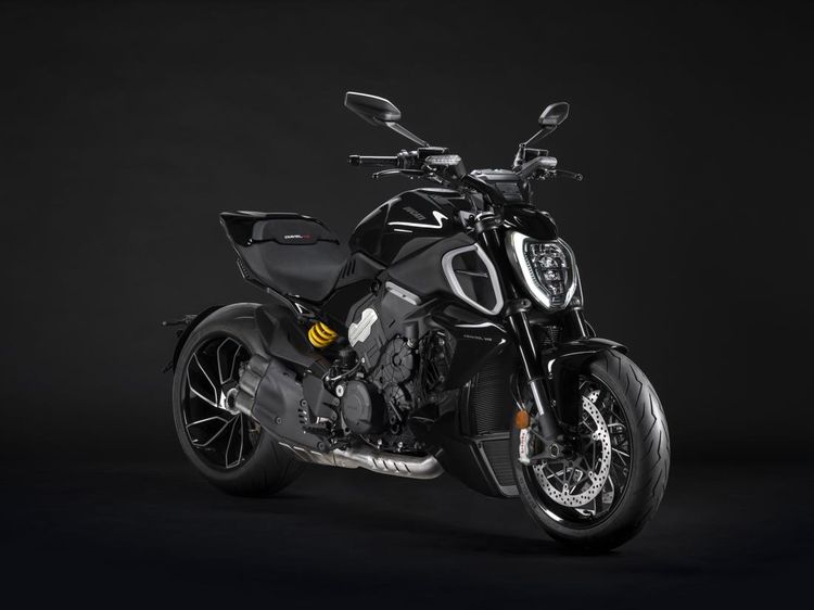 Potret Ducati Diavel V4: Tongkrongan Auto Ganteng, Bisa Parkir di Depan Mall