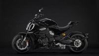 Ducati Diavel sebelumnya memakai mesin Testastretta DVT 1.262 cc yang bisa memuntahkan 162 hp. Sekarang Ducati Diavel menggunakan mesin 1.158 cc V4, yang bisa menghembuskan 168 hp atau 6 hp lebih kuat dari versi sebelumnya. Tetapi torsi sedikit turun, dari 129 Nm menjadi 126 Nm. Foto: Ducati