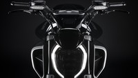 Sektor pencahayaan adalah area menarik lainnya, Diavel V4 menggunakan lampu depan dan lampu belakang seolah menampilkan pola huruf C. Foto: Ducati