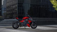 Ducati Diavel kini menggunakan mesin V4 Grantourismo. Motor cruiser asal Borgo Panigale ini memiliki bobot lebih ringan, dan tenaganya meningkat dibandingkan mesin Diavel 1260 S. Foto: Ducati