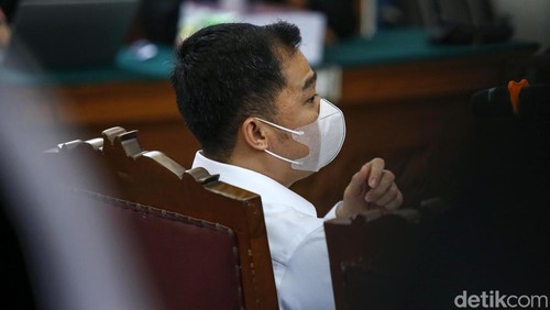 AKBP Arif Rachman Arifin menjalani sidang lanjutan di PN Jaksel. Dalam sidang tersebut, jaksa meminta majelis hakim menolak eksepsi Arif Rahman Arifin.