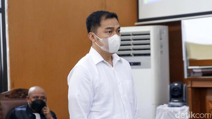 AKBP Arif Rachman Arifin menjalani sidang lanjutan di PN Jaksel. Dalam sidang tersebut, jaksa meminta majelis hakim menolak eksepsi Arif Rahman Arifin.
