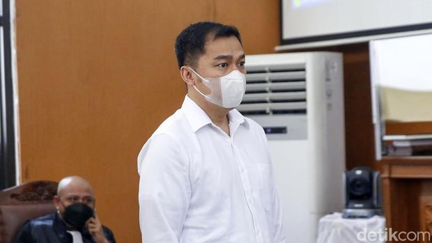 AKBP Arif Rachman Arifin menjalani sidang lanjutan di PN Jaksel. Dalam sidang tersebut, jaksa meminta majelis hakim menolak eksepsi Arif Rahman Arifin.