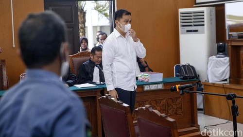 AKBP Arif Rachman Arifin menjalani sidang lanjutan di PN Jaksel. Dalam sidang tersebut, jaksa meminta majelis hakim menolak eksepsi Arif Rahman Arifin.