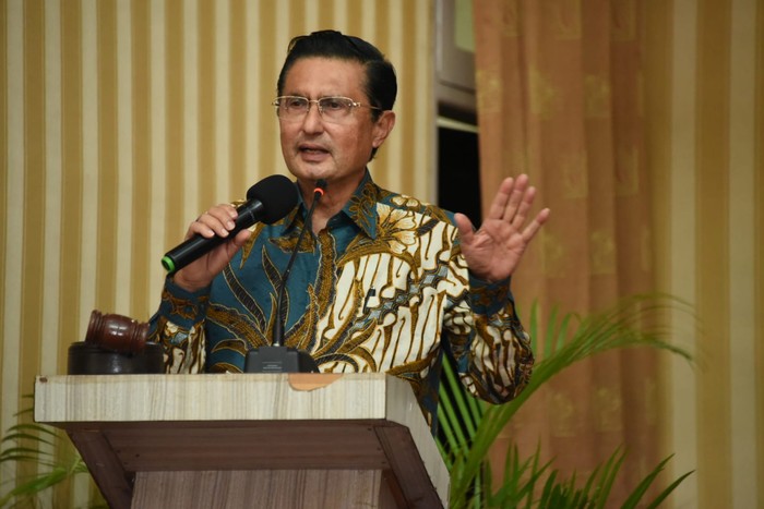 Wakil Ketua MPR RI Fadel Muhammad saat menjadi pembicara pada workshop dengan tema Pengelolaan Dana Desa Yang Cepat, Tepat dan Terpadu Sebagai Upaya Penanganan Dampak Ekonomi COVID-19. Kegiatan tersebut terselenggara berkat kerja sama Kementerian Desa PDTT,  Badan Pengawasan Keuangan dan Pembangunan serta Pemkab Gorontalo Utara.