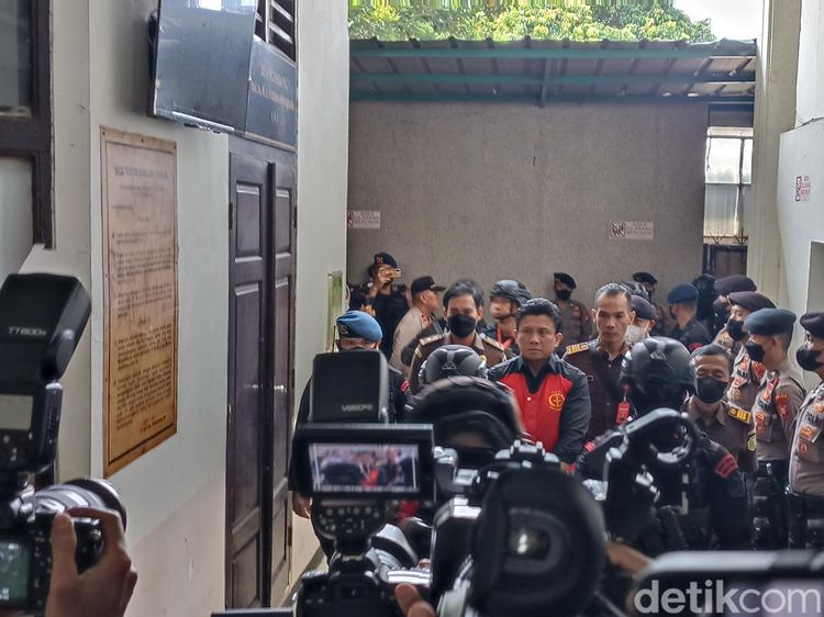 Ekspresi Ferdy Sambo-Putri Candrawathi Jelang Bertemu Keluarga Yosua